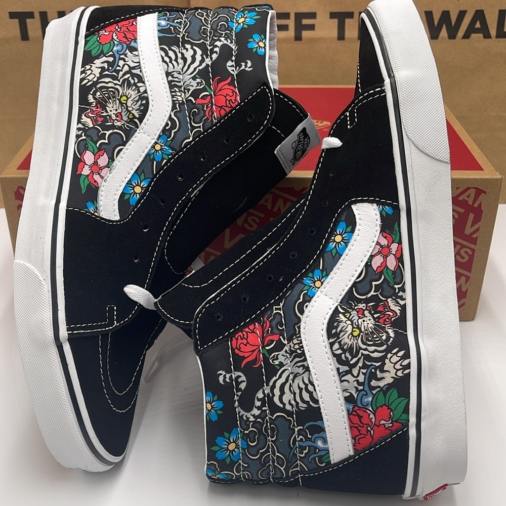 Vans Men’s High-Top Sneakers Sk8-Hi
Tiger Floral Multi/True White
VN000BW76GL - Picture 6 of 16